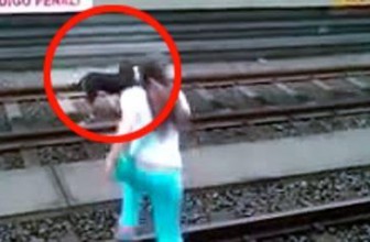 Salva un cane dalle rotaie e rischia il carcere