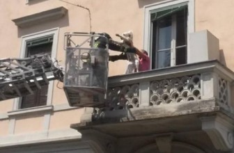 Cane chiuso in balcone per 3 giorni: denunciato il proprietario