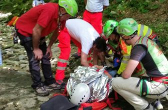 Cuneo: giovane cade in un dirupo, il cane lo salva da morte certa