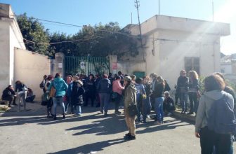 Bufera sul canile di Palermo: la folla blocca la deportazione dei cani